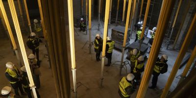 Построенная Pillar Contractor Новая зала театра Dailes отметила праздник стропил