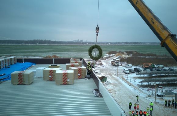 Topping-out ceremony celebrated at AmberBirch’s new production facility